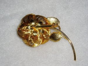 Vintage Brooch Pin, Gold Wire Rose,Green Rhinestones