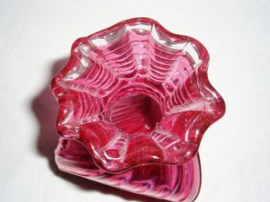 Cranberry Vase, 3-Sided Ridged Swirl