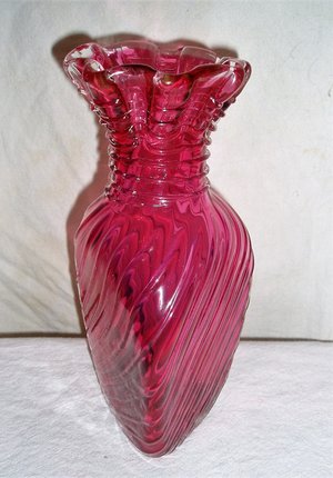 Cranberry Vase, 3-Sided Ridged Swirl