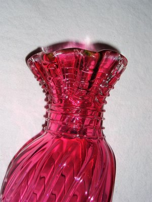 Cranberry Vase, 3-Sided Ridged Swirl