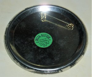Pinback Hawkeye Peach Bowl 1982