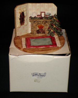 Ganz Little Cheesers Parlor Room Christmas Base 05326