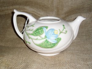 Hull Teapot, New Magnolia Pattern, H20 6-1/2