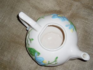 Hull Teapot, New Magnolia Pattern, H20 6-1/2