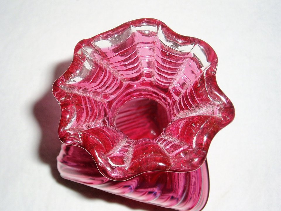 Cranberry Vase, 3-Sided Ridged Swirl
