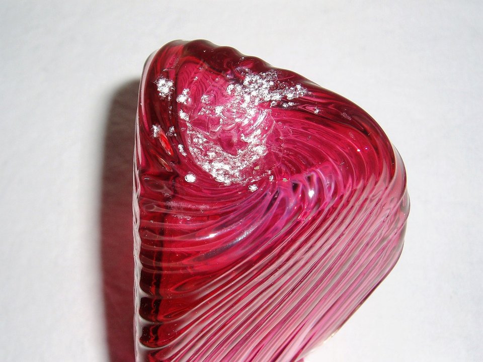 Cranberry Vase, 3-Sided Ridged Swirl