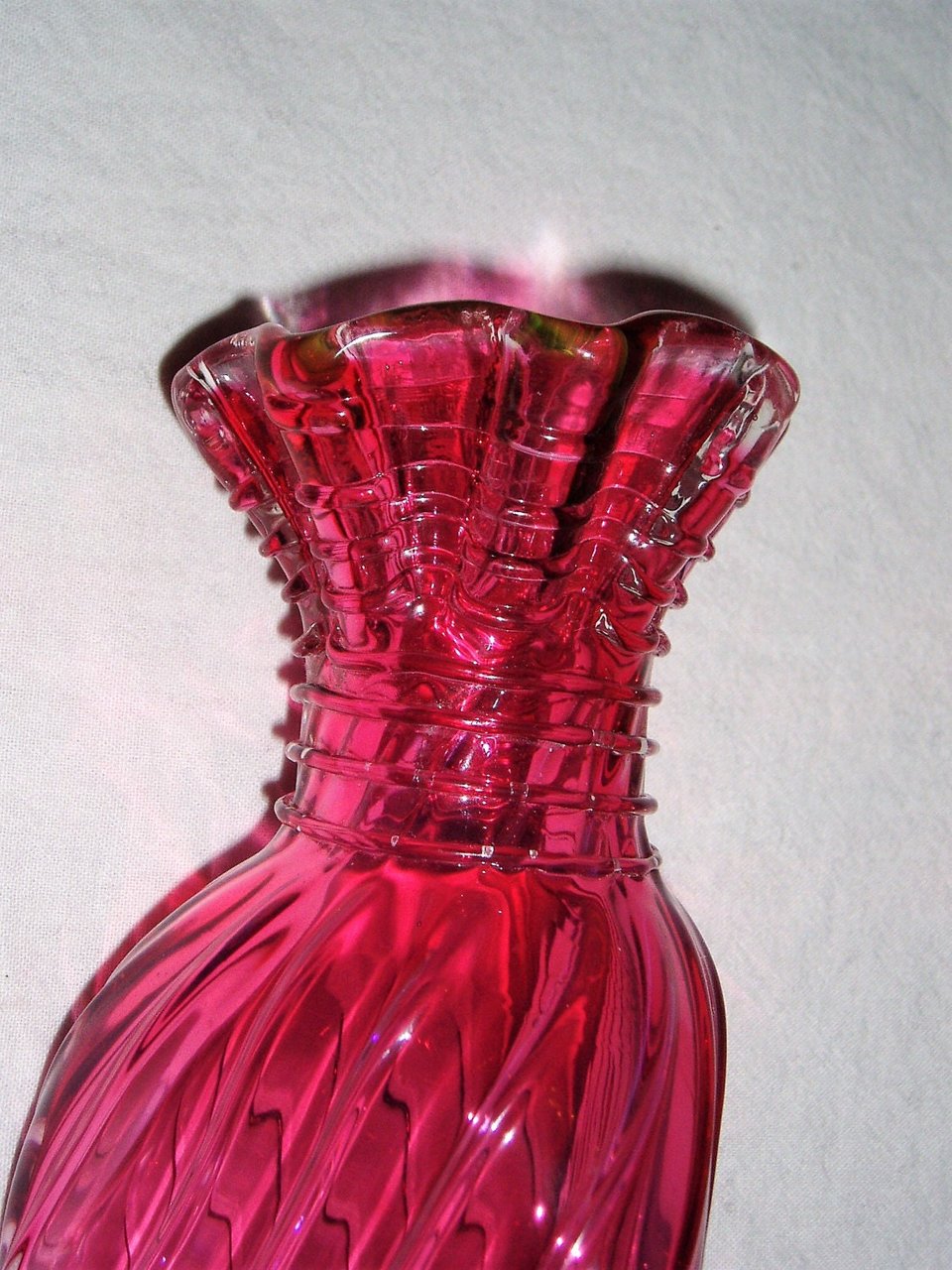 Cranberry Vase, 3-Sided Ridged Swirl