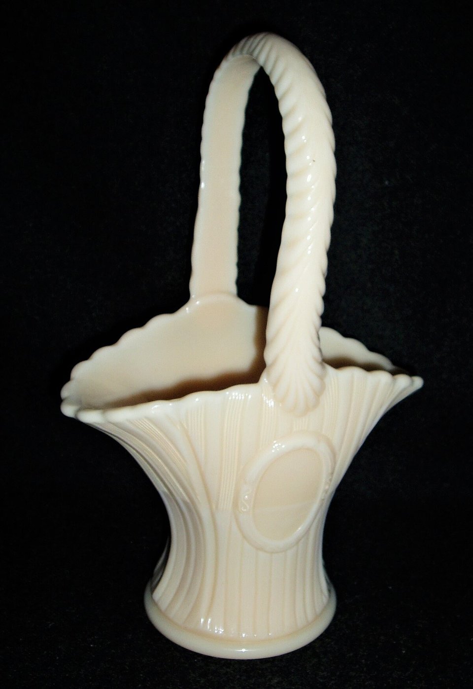 Westmoreland Glass Basket, Almond Custard