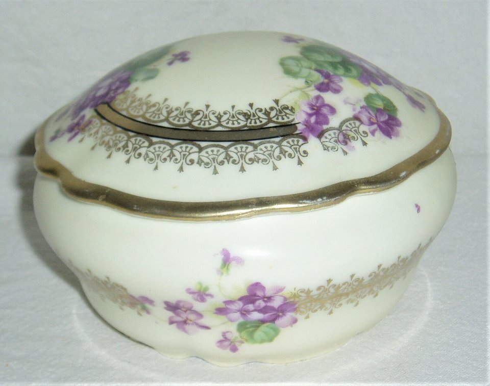 PMF Tray and Covered Dish, Violets