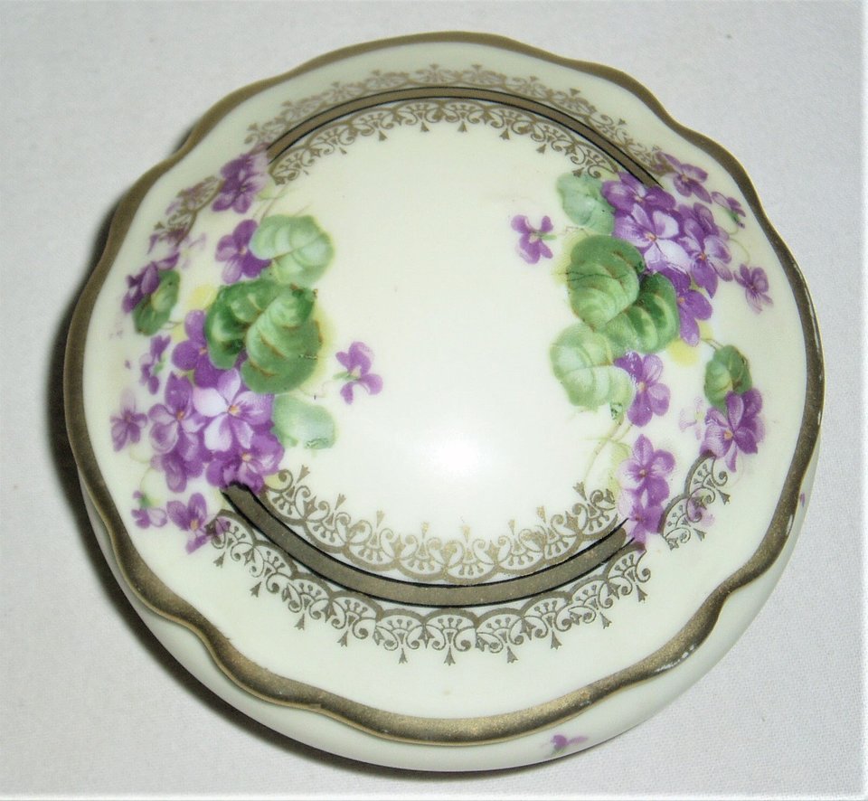 PMF Tray and Covered Dish, Violets