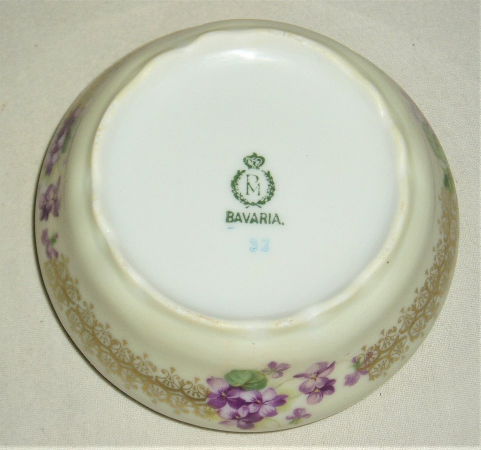 PMF Tray and Covered Dish, Violets