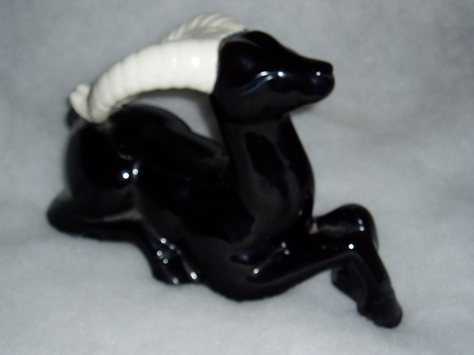 Figurine, Shawnee Impala, Black and White, Mint