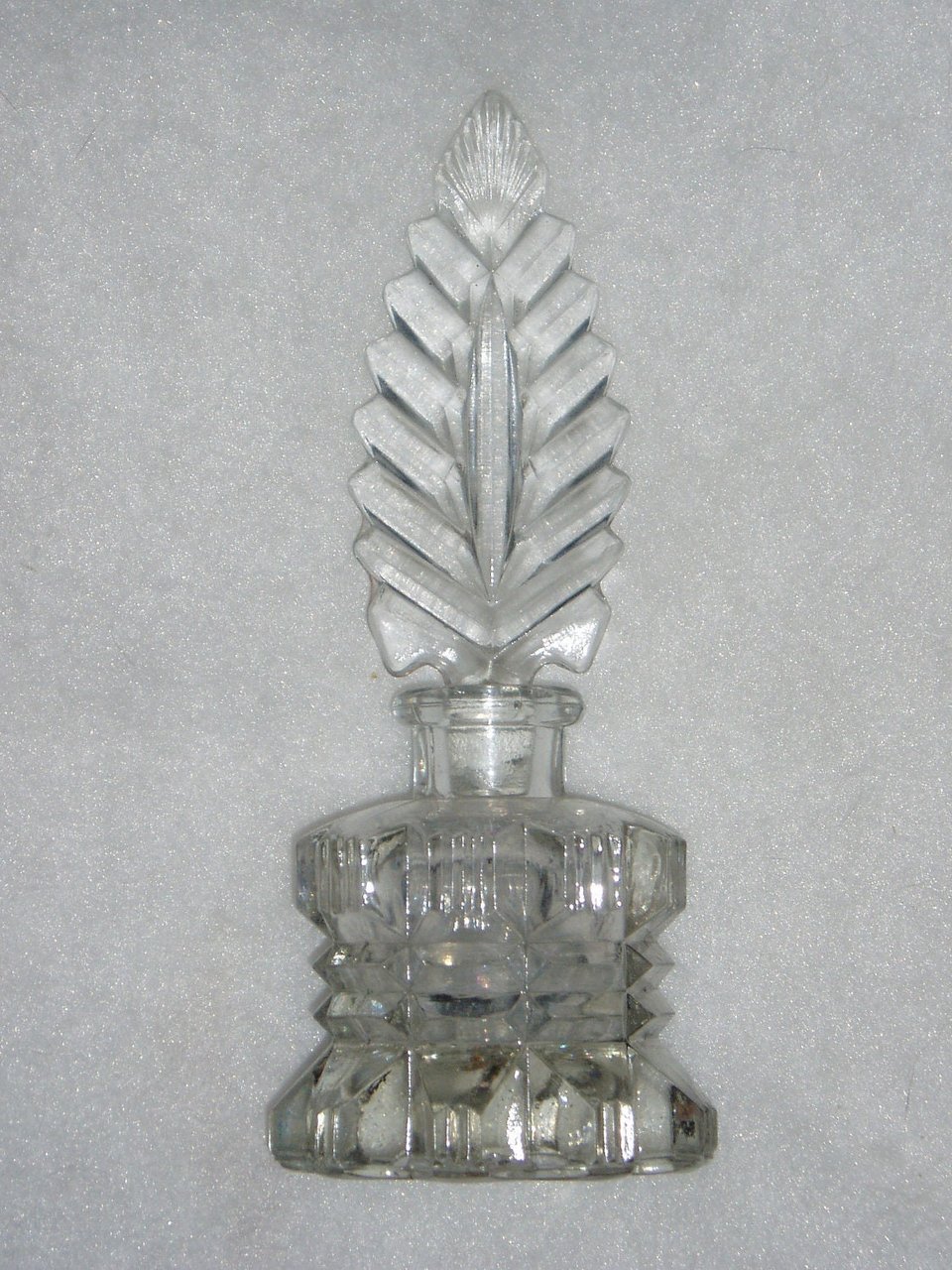 Vanity Bottle, Perfume  Cologne, L. E. Smith, 1940s -1950s, Crystal