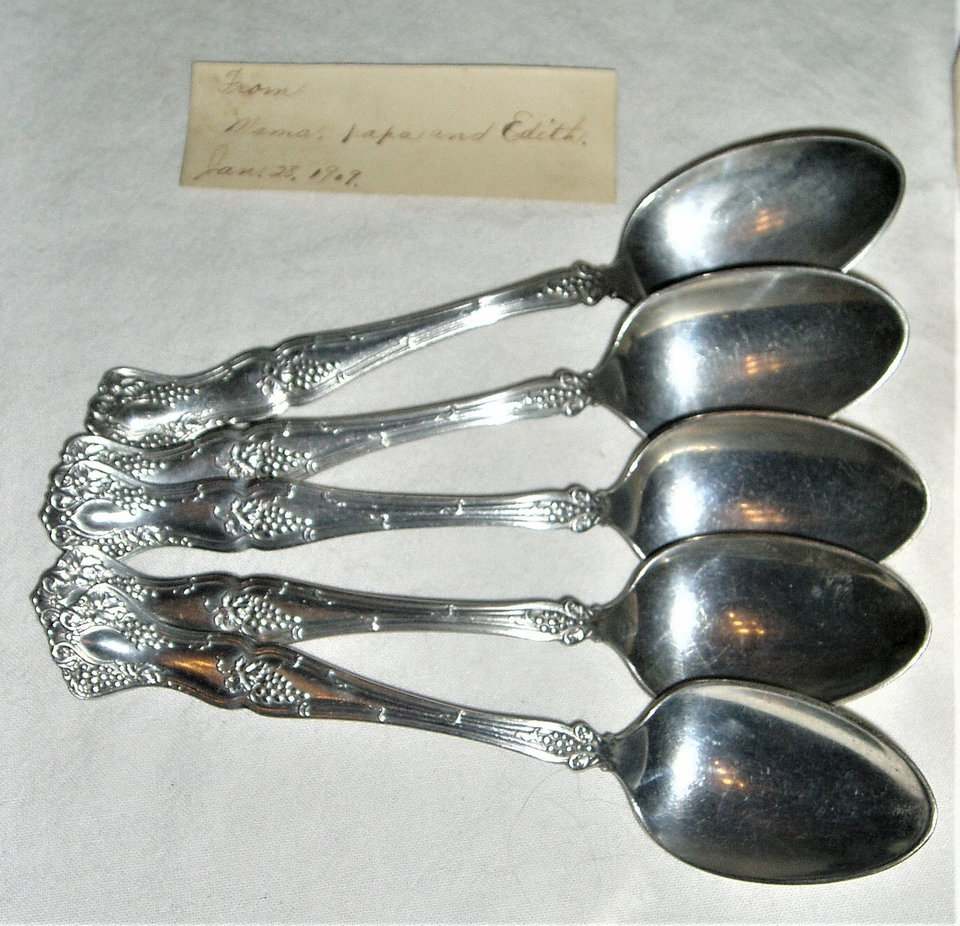 1847 Rogers Teaspoons, Vintage (Grapevine) Pattern in Original Box