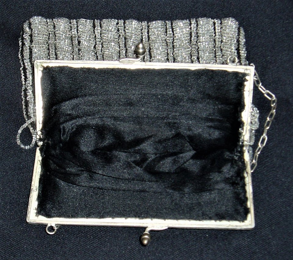 Microbead Purse with Geometric Design