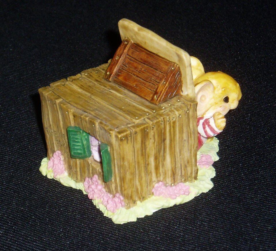 Ganz Little Cheesers Welcome to the Club Figurine