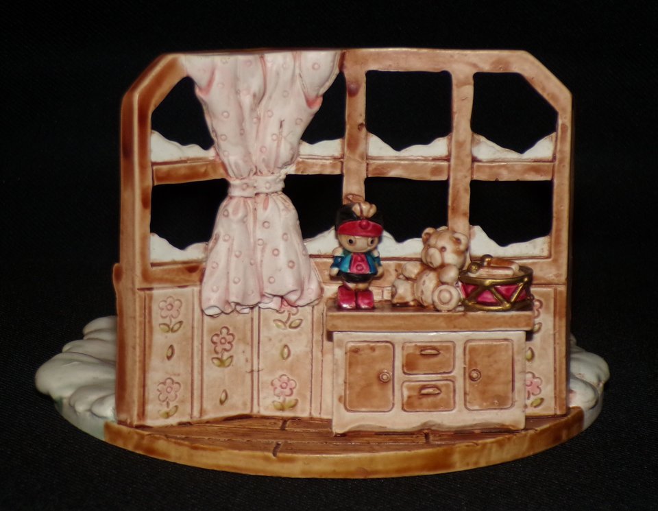 Ganz Little Cheesers Snowy Window Base 05327