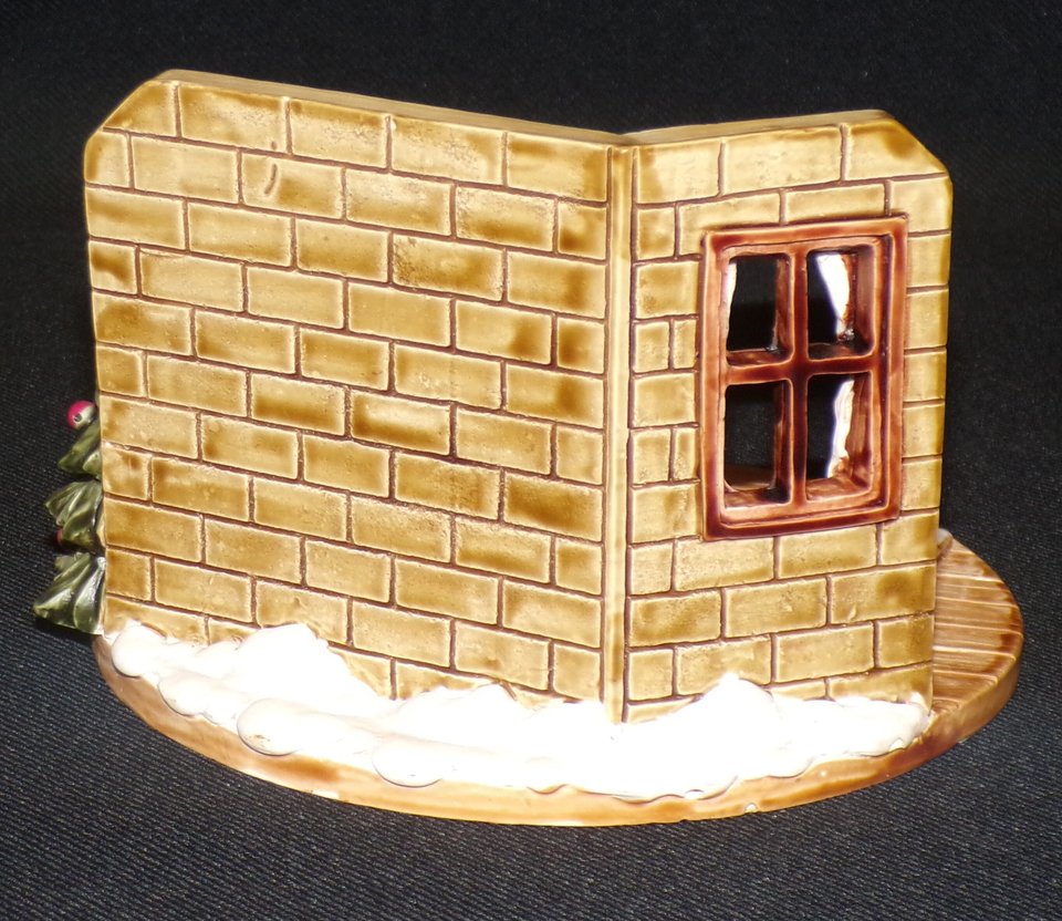 Ganz Little Cheesers Parlor Room Christmas Base 05326