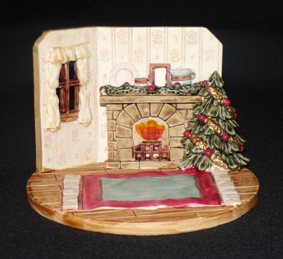 Ganz Little Cheesers Parlor Room Christmas Base 05326