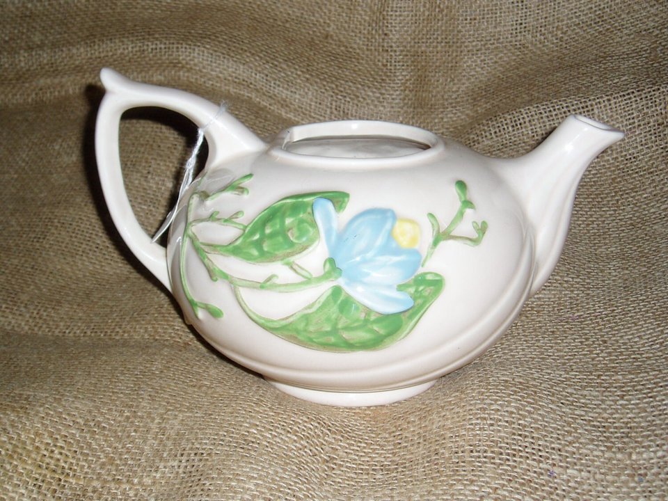 Hull Teapot, New Magnolia Pattern, H20 6-1/2