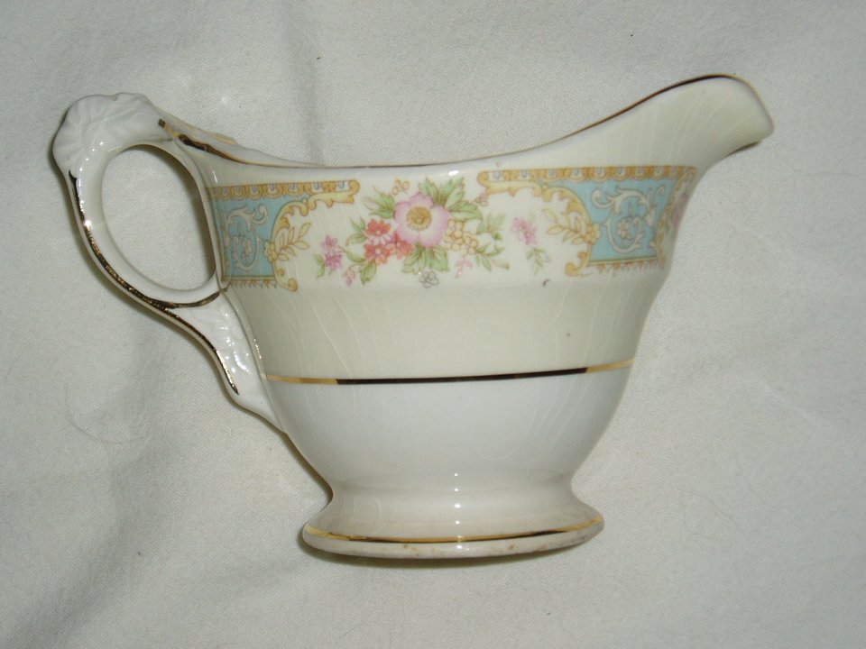 Crown Pottery CRP4, Creamer, Mint