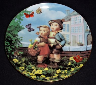 M. I. Hummel Plate, Little Companions, Surprise