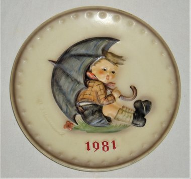 Hummel Goebel Annual Plate, 1981, Umbrella Boy