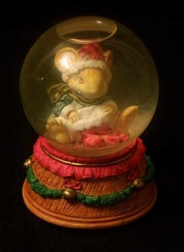 Ganz Little Cheesers Truffles Waterglobe #05375 Christmas Song Medley