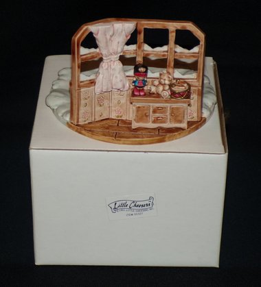 Ganz Little Cheesers Snowy Window Base 05327