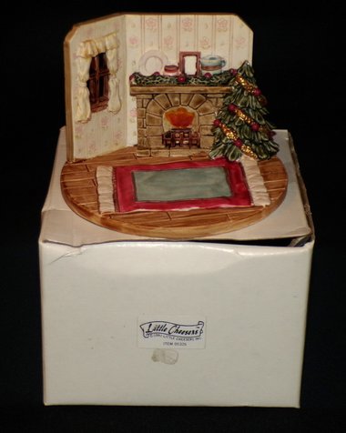 Ganz Little Cheesers Parlor Room Christmas Base 05326