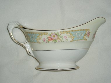 Crown Pottery CRP4, Gravy Boat, Mint