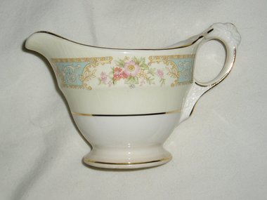 Crown Pottery CRP4, Creamer, Mint